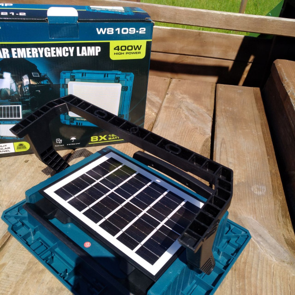 Прожектор - светильник на солнечной батарее Solar Emerygency Lamp 400W, аккумулятор 8х18650 мАч / Power Bank